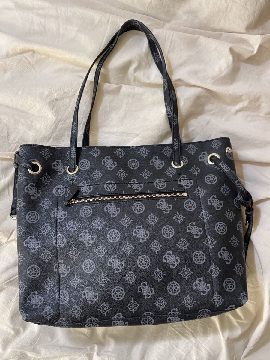 Guess Taschen für Damen: Guess Monogram Shopper Bag – Gebraucht aus Sissach von jameliagr 2