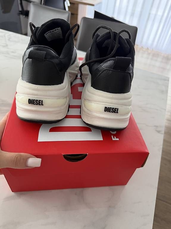 Scarpe da donna: Baskets pour les femmes Diesel – Usato da Bulle venduto da Preteni 3