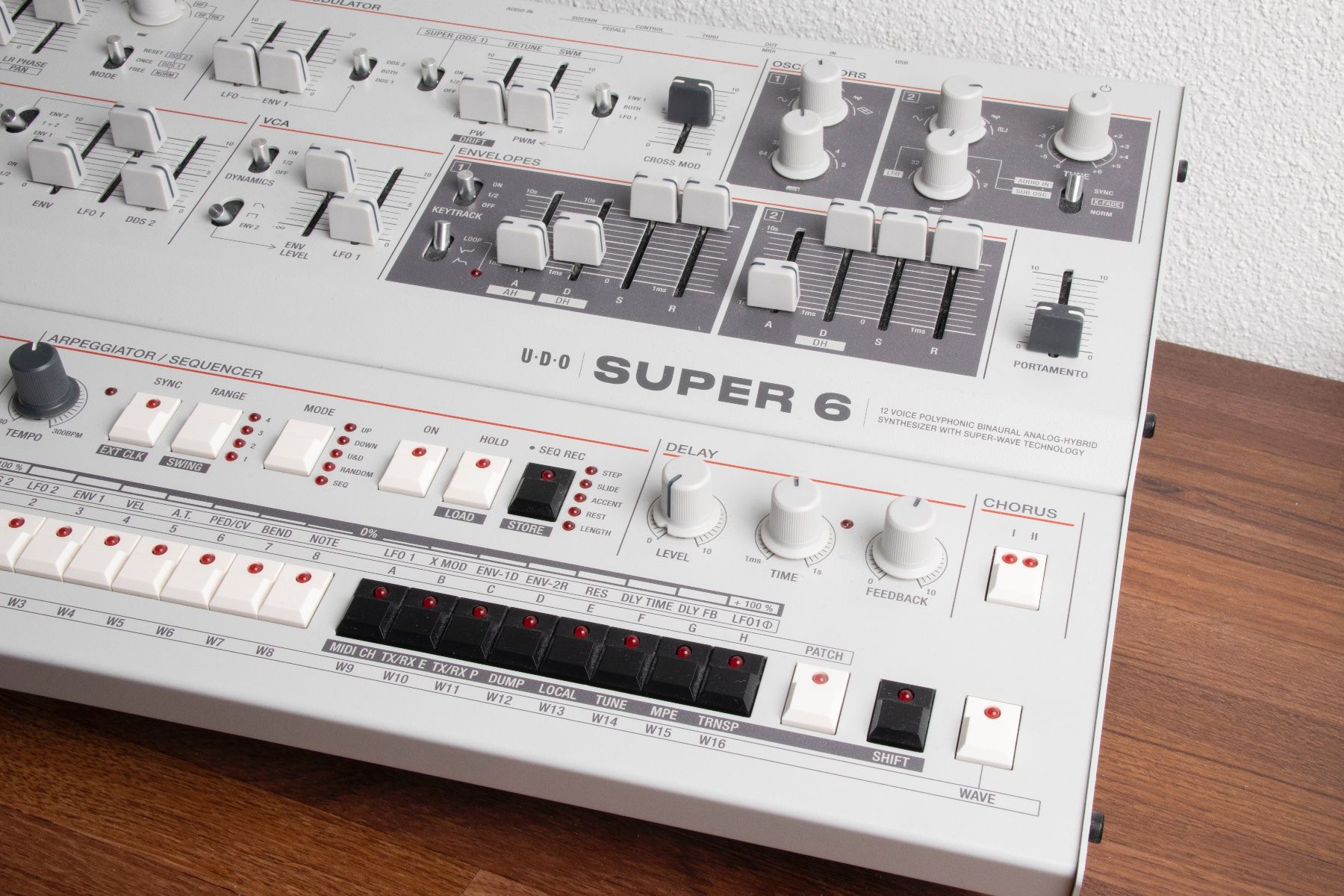 Musikinstrumente: UDO SUPER 6 Synthesizer Super6 Synth – Gebraucht aus Emmen von babmusician 2