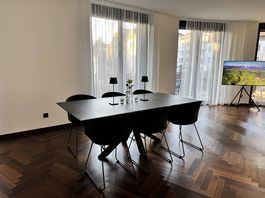 Nordischer Esstisch inkl. 6 Designerstühlen