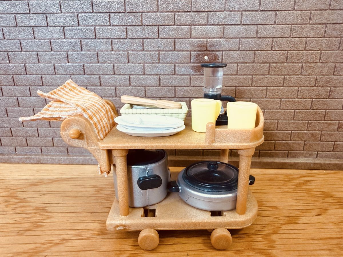 Sylvanian families Giocattoli: Ensemble chariot petit déjeuner et accessoires – Usato da Grand-Lancy venduto da Roteli76 4