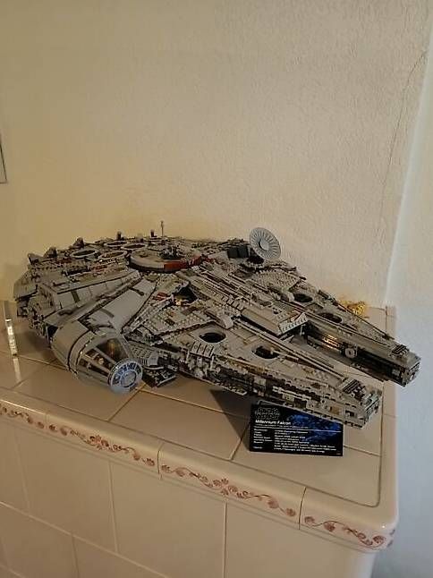 Lego Giocattoli: Star Wars Millenium Falke - Modell 75192 – Usato da Meltingen venduto da Shorthouse