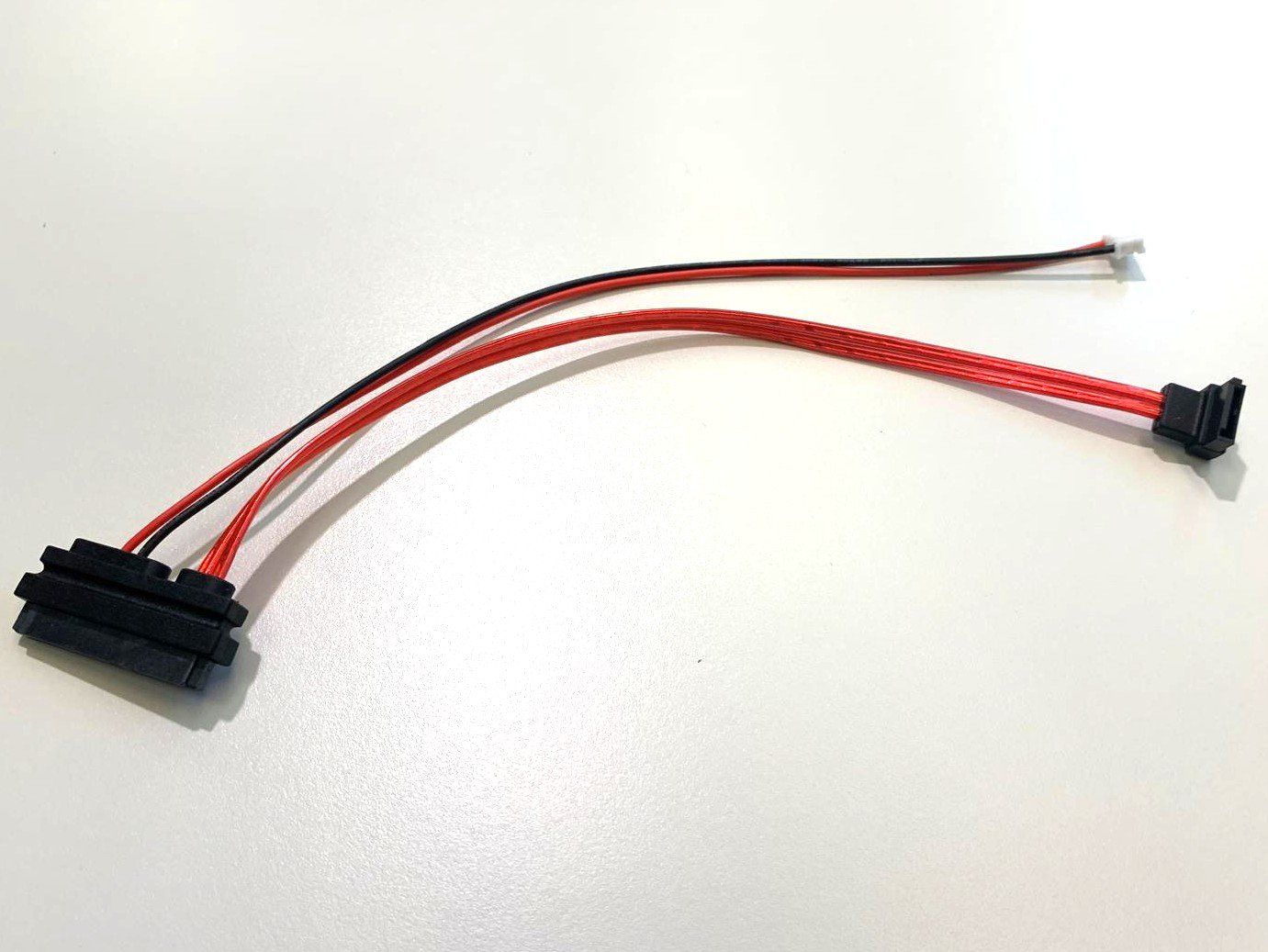 Cavi: SATA Strom -Datenkabel 5V - ca. 20 cm – Nuovo (secondo la descrizione) da Münchenstein venduto da Licontrol