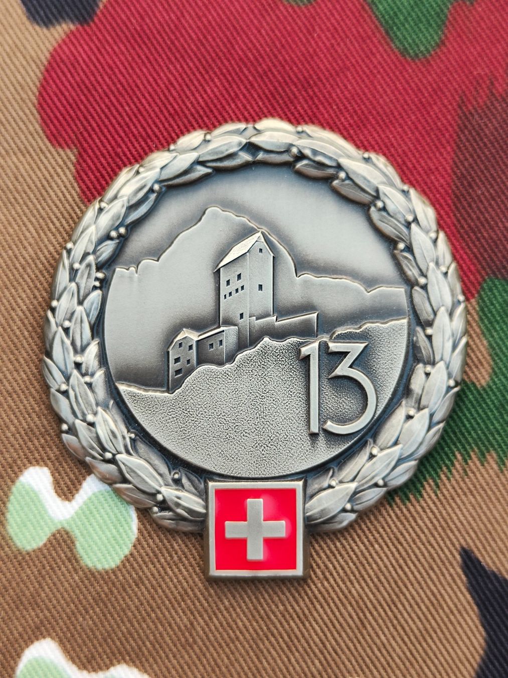 Placchette & Badge: Béretemblem Festungsbrigade 13 – Usato da Bauma venduto da SwissMilitaria