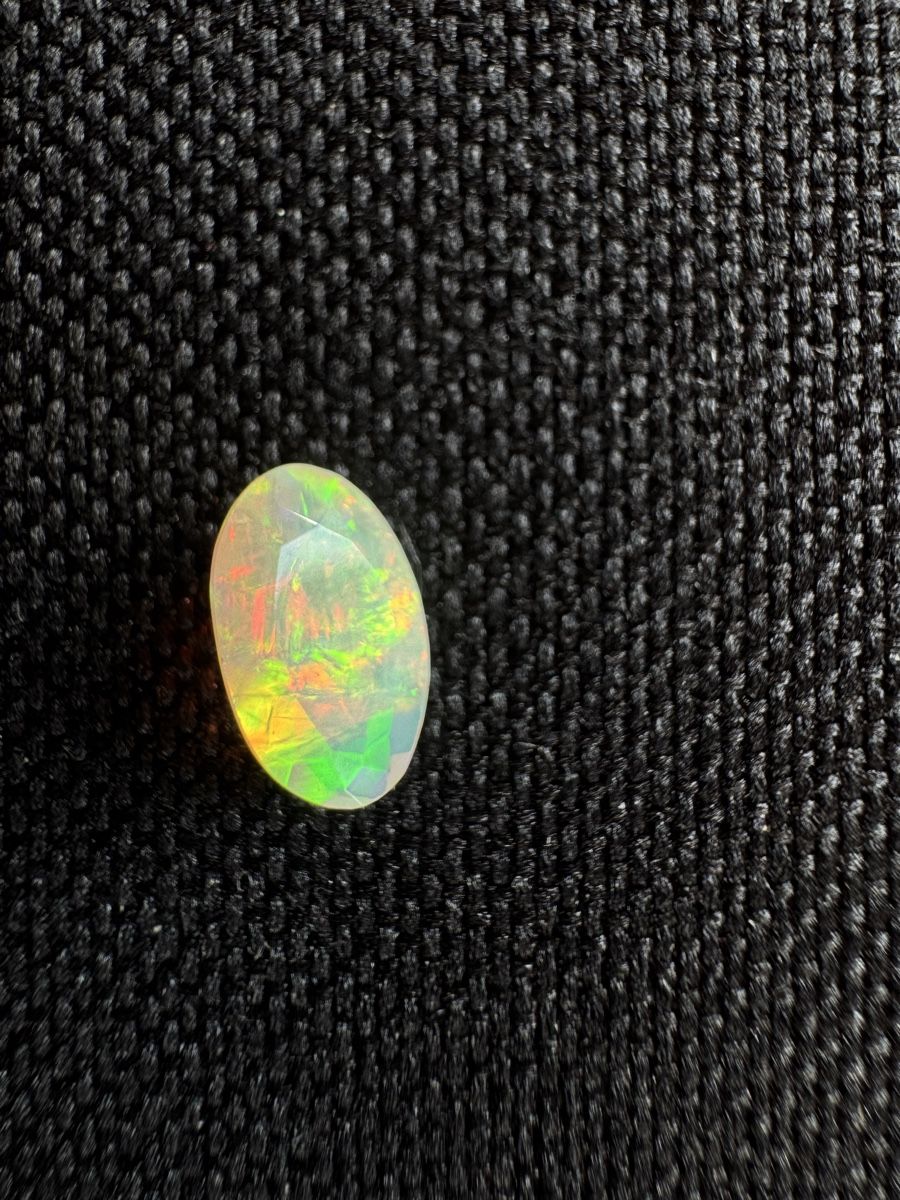 Pierres précieuses: Äthiopischer Opal 1.1ct – Neuf avec emballage d'origine à Wängi par Horus90