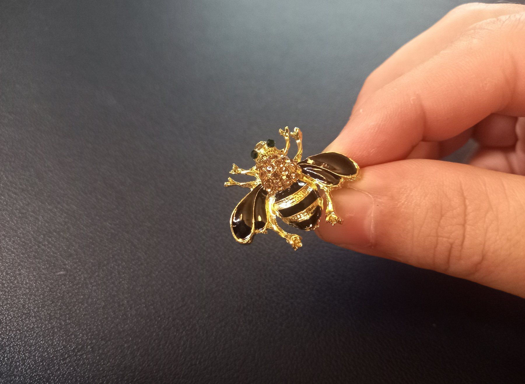 Broschen & Nadeln: 5x Brosche Biene aus Strass - Broche abeille en strass – Neu und originalverpackt aus Bussigny von NATURALO 5