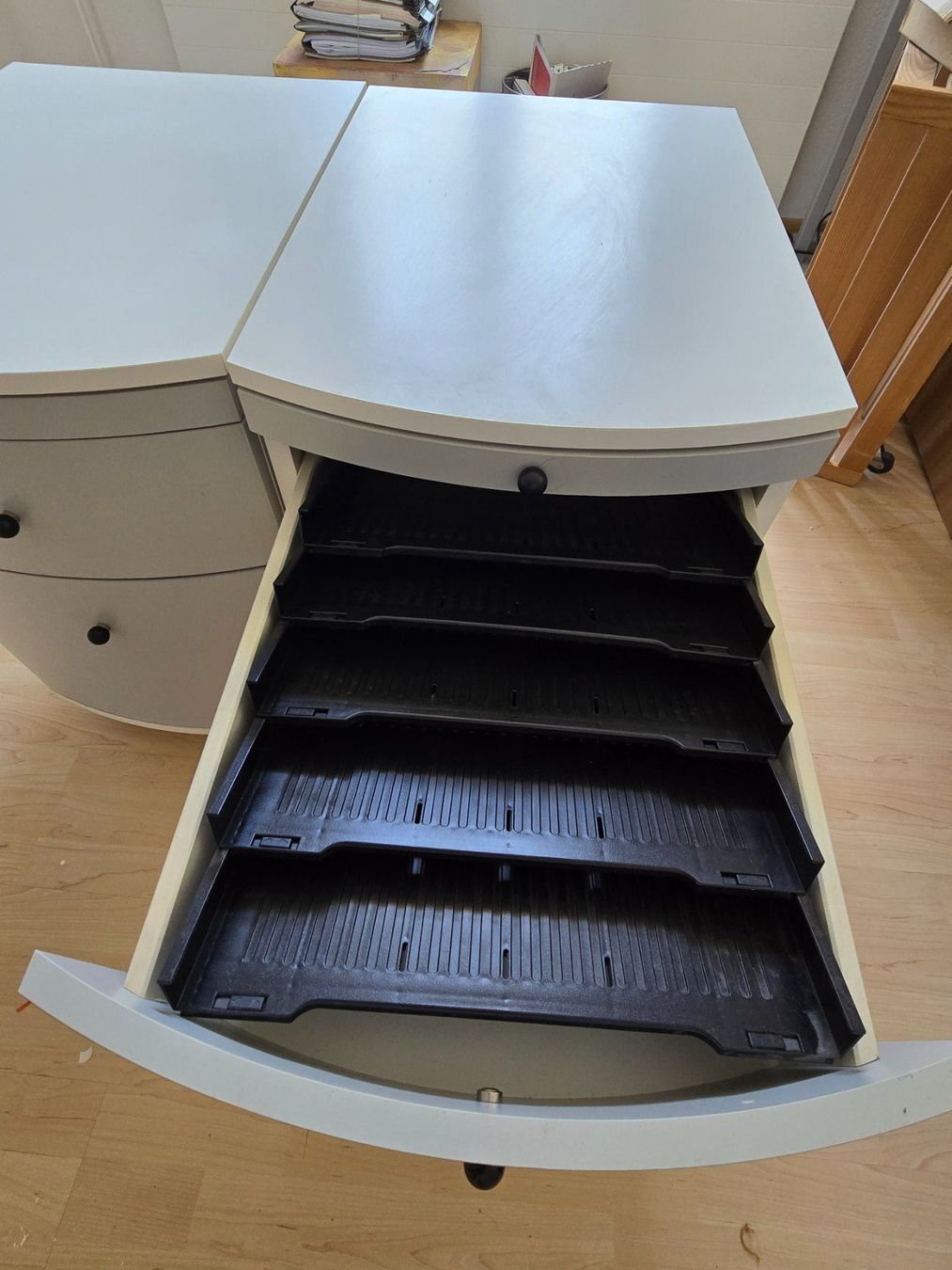 Eléments de bureau: 2 Stück Rollkorpus mit Schubladeneinteilungen – D'occasion à Rorschacherberg par Scharfeegge 4