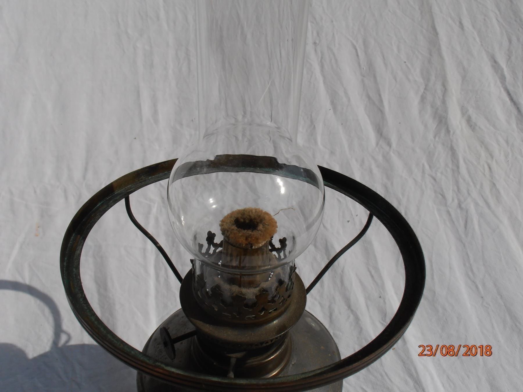 Lampade: antike Petrol Lampe mit Glaszylinder – Usato da Bischofszell venduto da Museumscafe 7