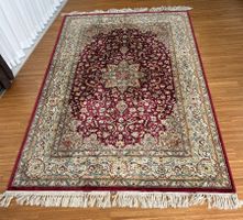 Schöner grosser Teppich mit orientalischem Muster & Farben