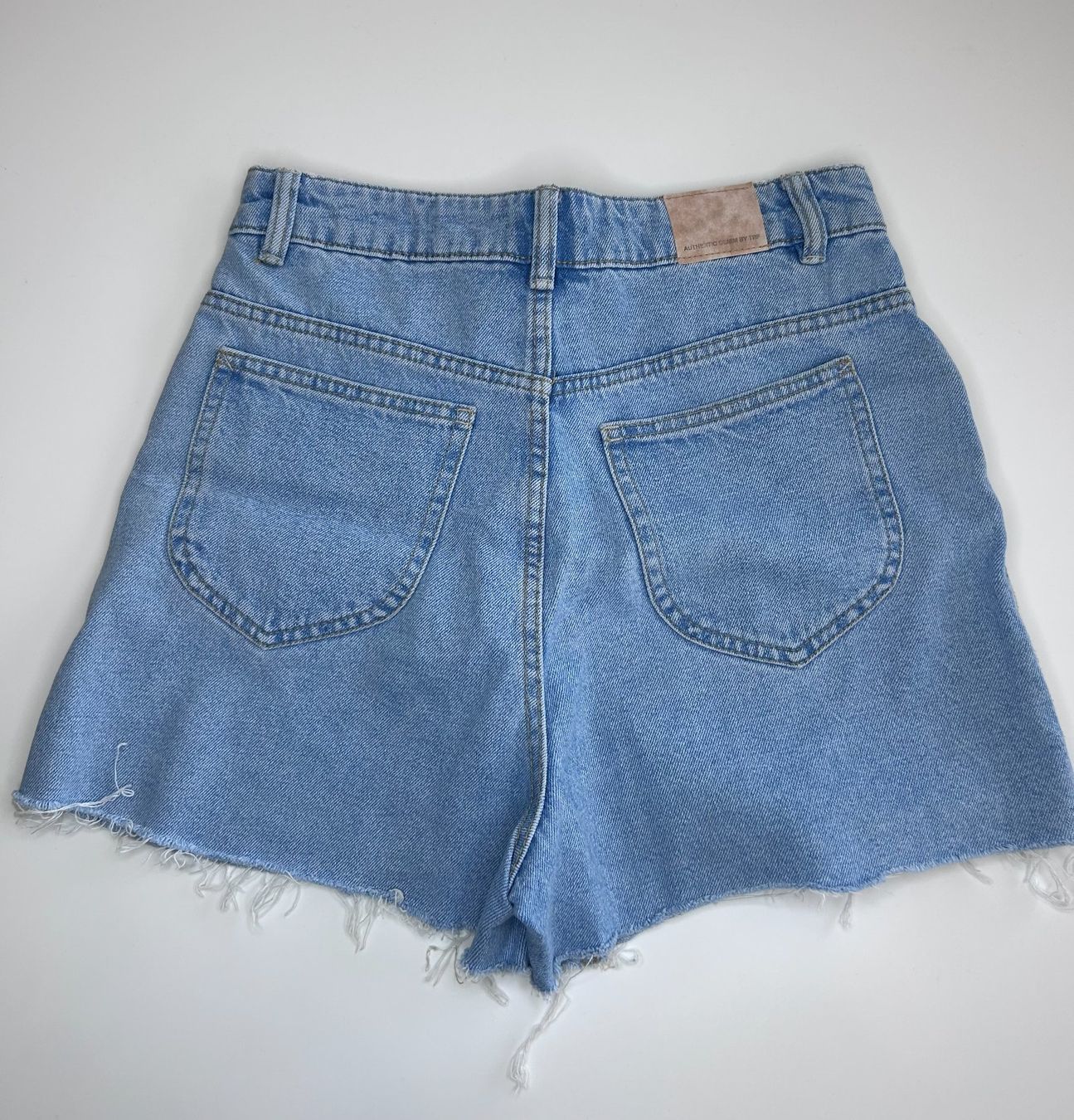 Zara Hosen: Zara Denim Shorts – Gebraucht aus St. Gallen von look-twice 3