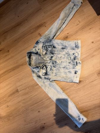 Jeansjacke ONLY Gr. 38 mit spitzen-einsatz 