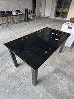 Table à manger en verre