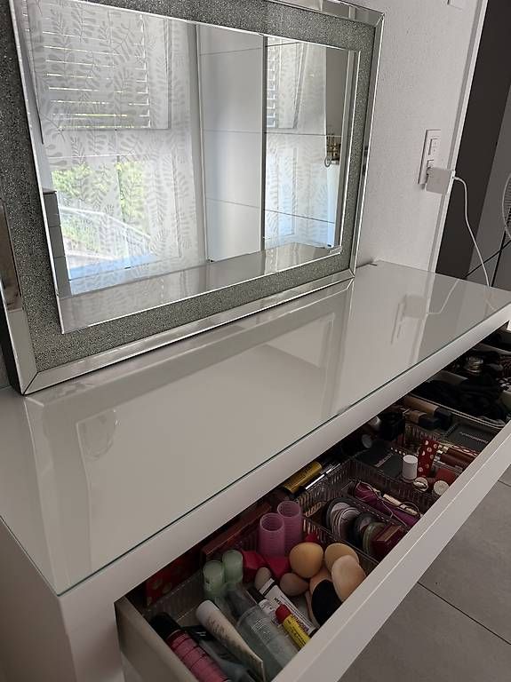 Ikea Tavoli da trucco: Moderner Schminktisch mit Glasplatte – Usato da Lengnau BE venduto da aya_2tvj 3