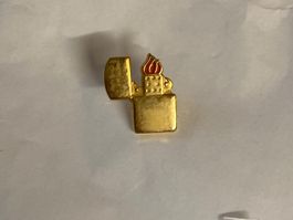 Pin's - Briquet Zippo miniature doré,  collector