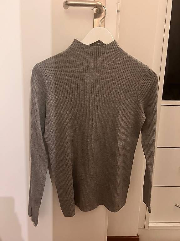 Maglioni & Felpe: Pull gris col montant Uniqlo – Usato da St-Prex venduto da feb_wd8w 2