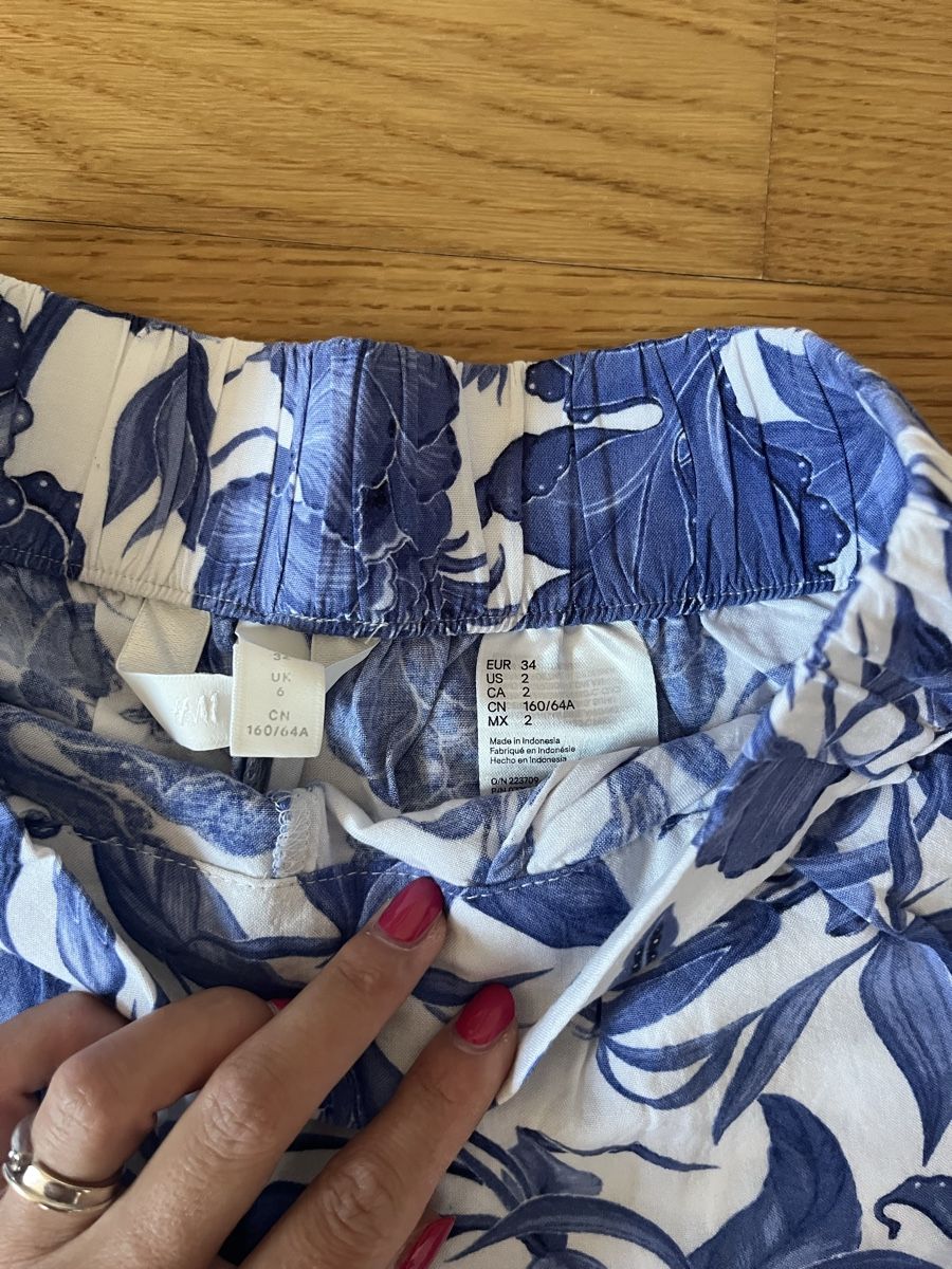 H&M Pantaloni: H&M Stoffhose Blumenmuster – Usato da Stadel venduto da Comporta 1