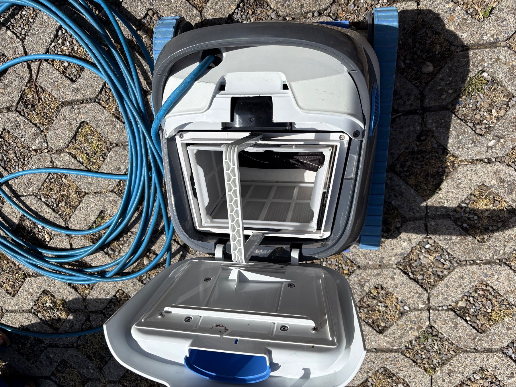 Dolphin Accessori per Piscine: Dolphin S300i Poolroboter, defekt – Usato da Ottenbach venduto da Pnicely 1