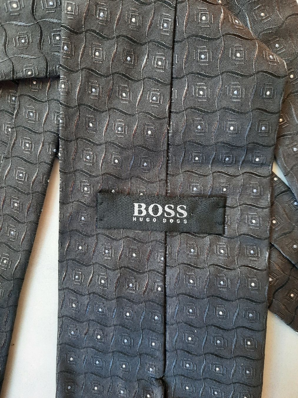 Hugo Boss Cravates: HUGO BOSS, CRAVATE. 100% SOIE – D'occasion à Le Locle par marylise01 1