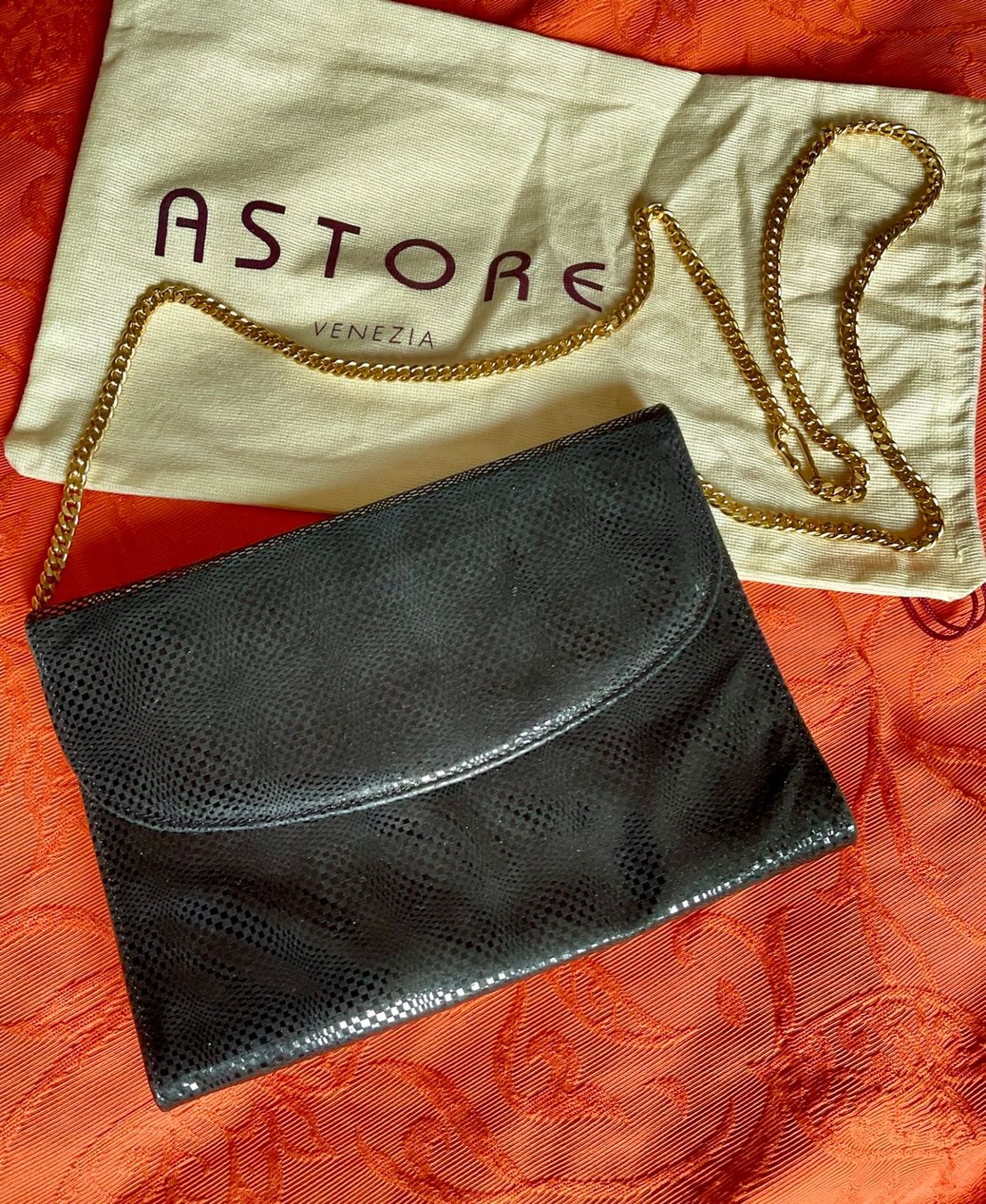 Sacs femmes: ASTOR Leder-Handtasche schwarz glitzernd  mit Schutzhülle – D'occasion à Utzigen par Lasagne99