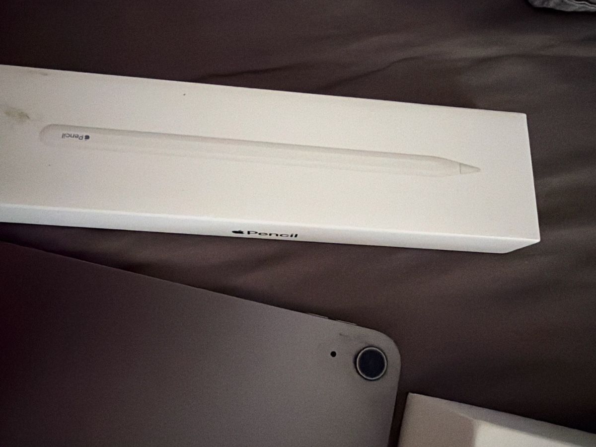 Apple Tablettes PC: iPad Air 5th Generation  – Neuf (Voir description) à Minusio par gio_v5dn 2