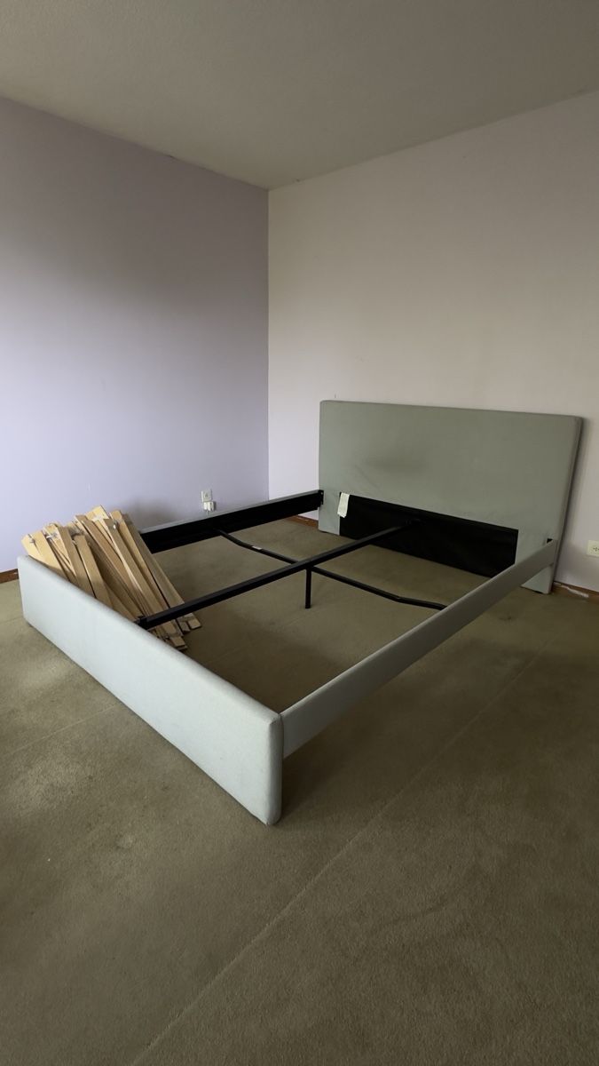Betten: Bed frame with headboard, light grey, used – Gebraucht aus Uetikon am See von jur_lqy9