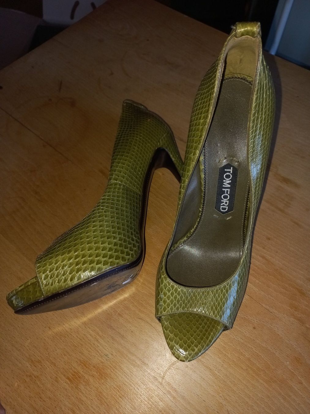 Tom Ford Damenschuhe: Tom Ford Python Damenschuhe – Gebraucht aus St. Gallen von DiesundDas. 1