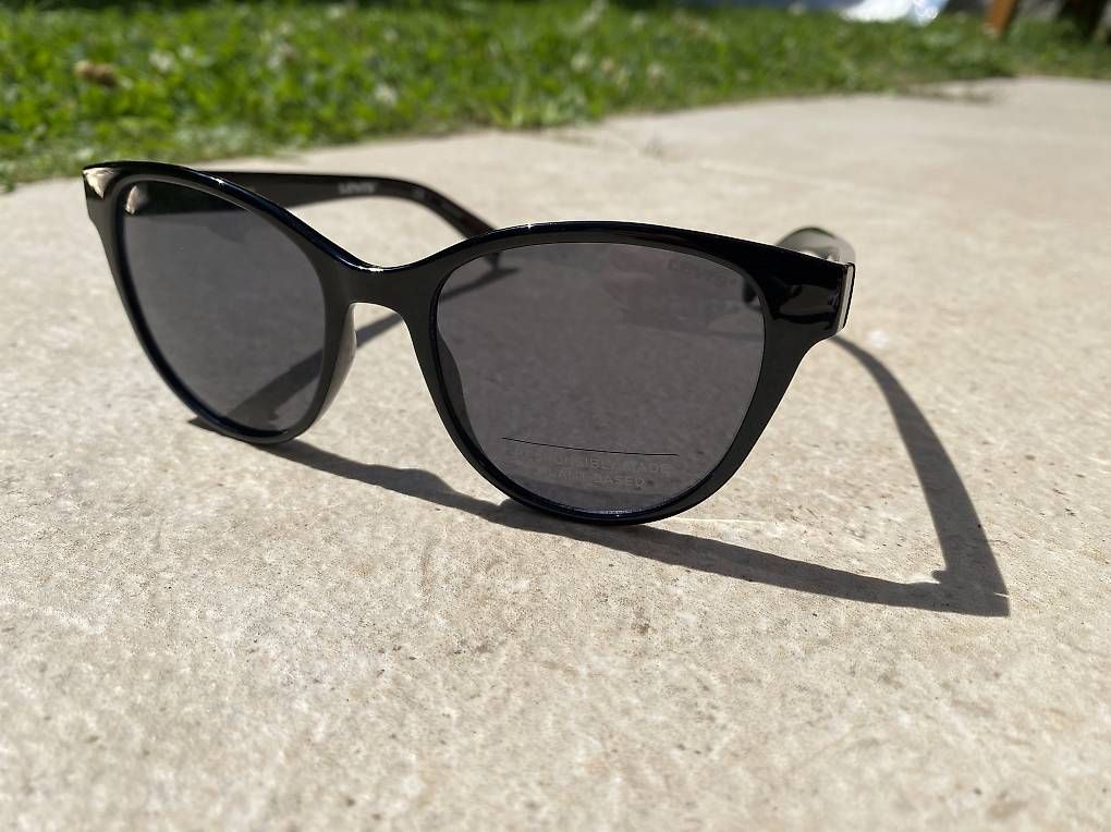 Brillen & Gläser: LEVIS Sonnenbrille NEU – Neu und originalverpackt aus Adliswil von WildMangoDesigns