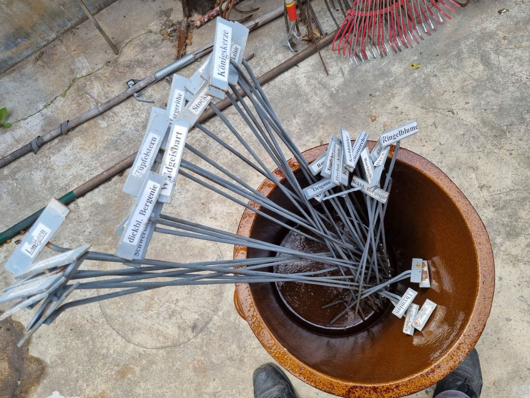 Alle Dekorationen: über 40 Stk. Gartenstecker/Pflanzenetiketten – Gebraucht aus Fürstenaubruck von PizBeverin2018 1