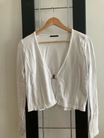 Sisley Cardigan weiss gerippt mit Silbernem Verschluss
