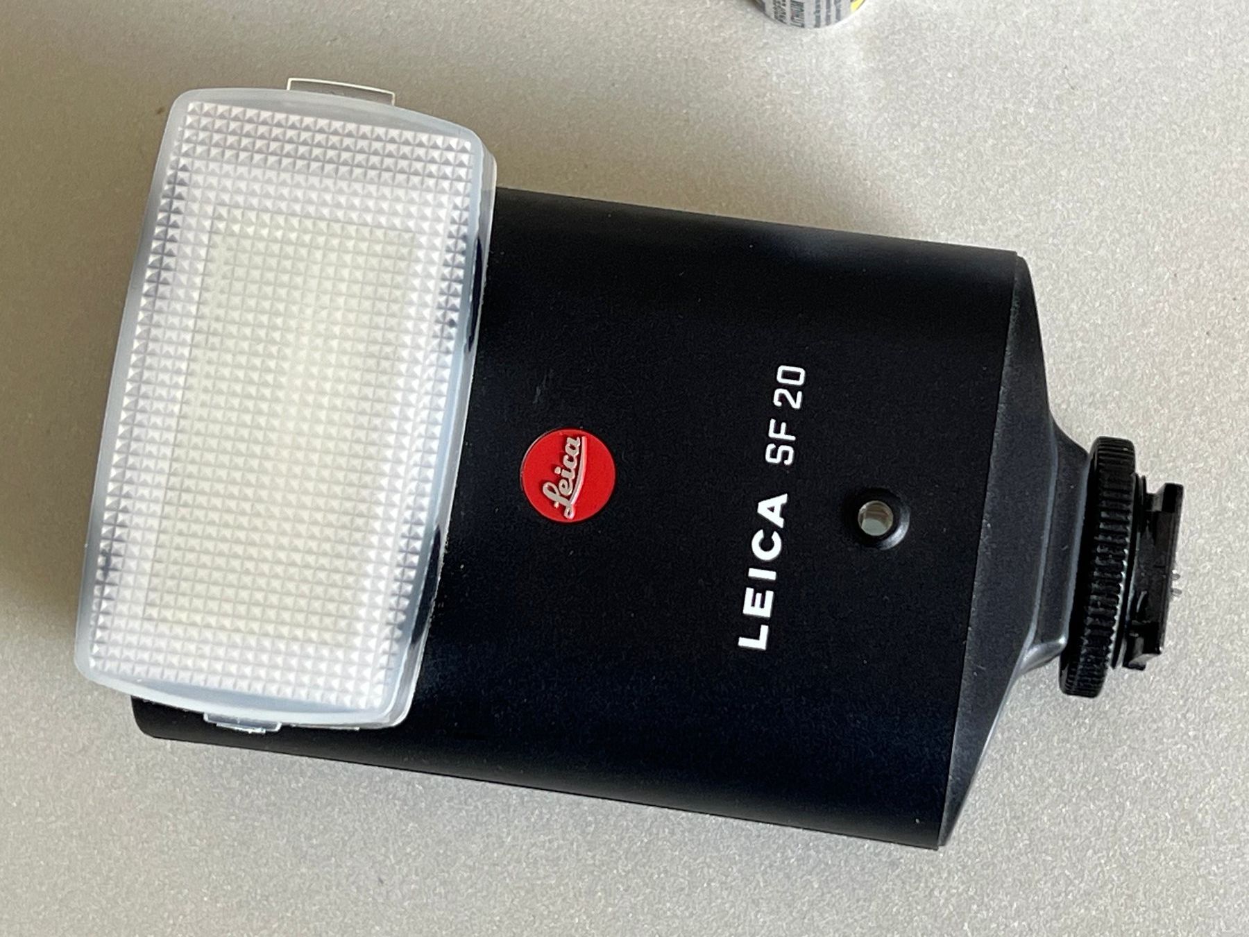 Leica Blitze: LEICA FLASH SF 20 – Gebraucht aus La Tour-de-Peilz von frog59 1
