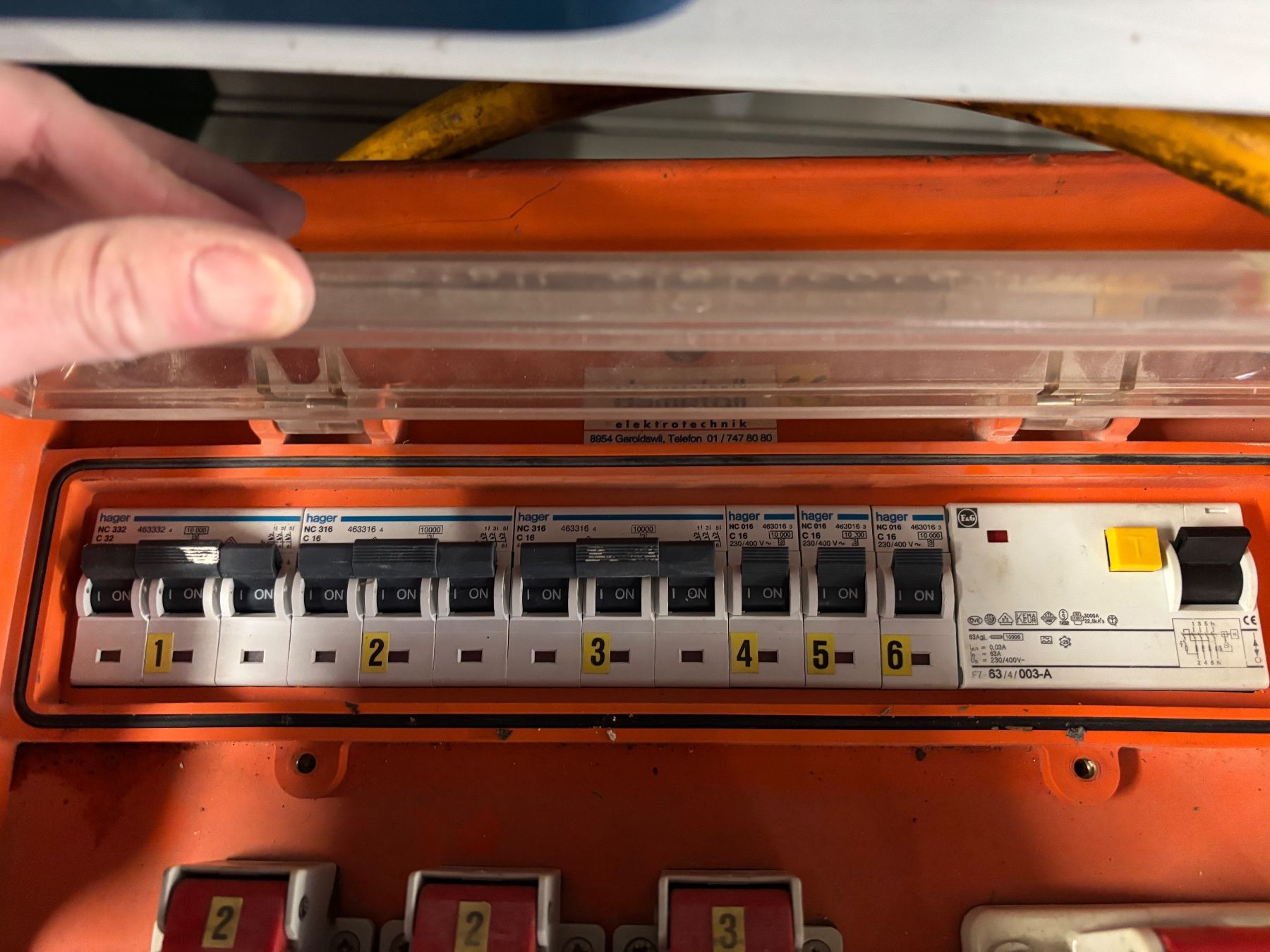 Electrotechnique: Verteilerkasten Stromverteiler mit diversen Steckdosen – D'occasion à Wittenbach par newzealand09 5