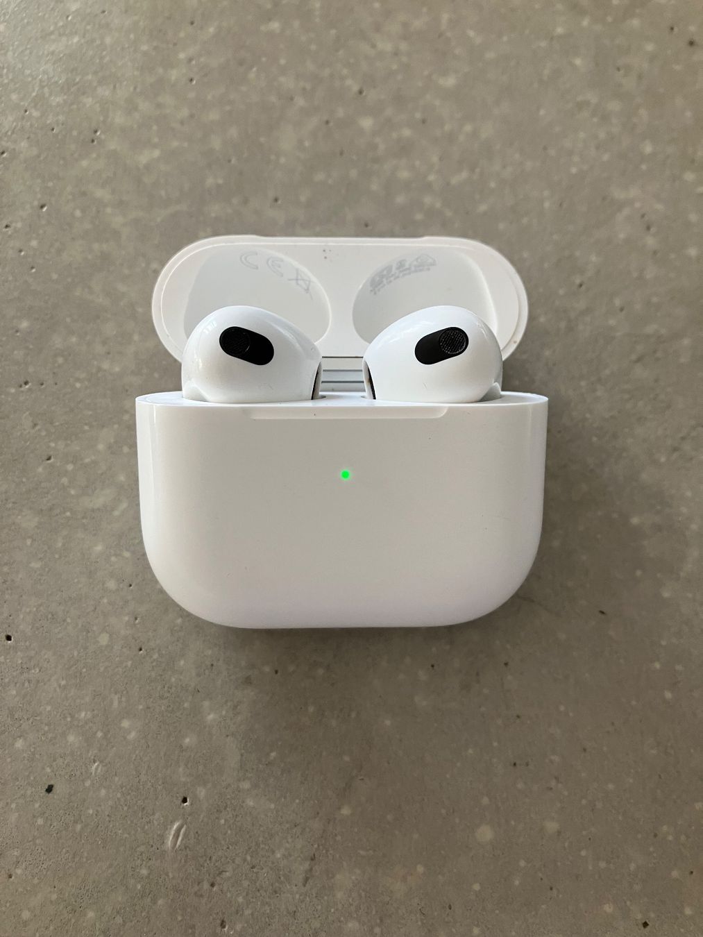 Apple Cuffie: Apple AirPods 3 – Usato da Lausanne venduto da mr.v