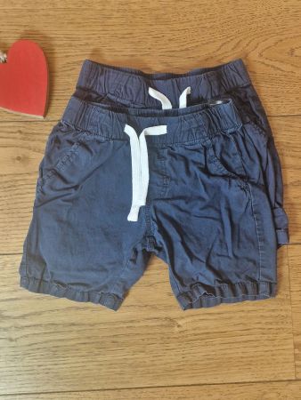 2x H&M Shorts dunkelblau Grösse 98 guter Zustand