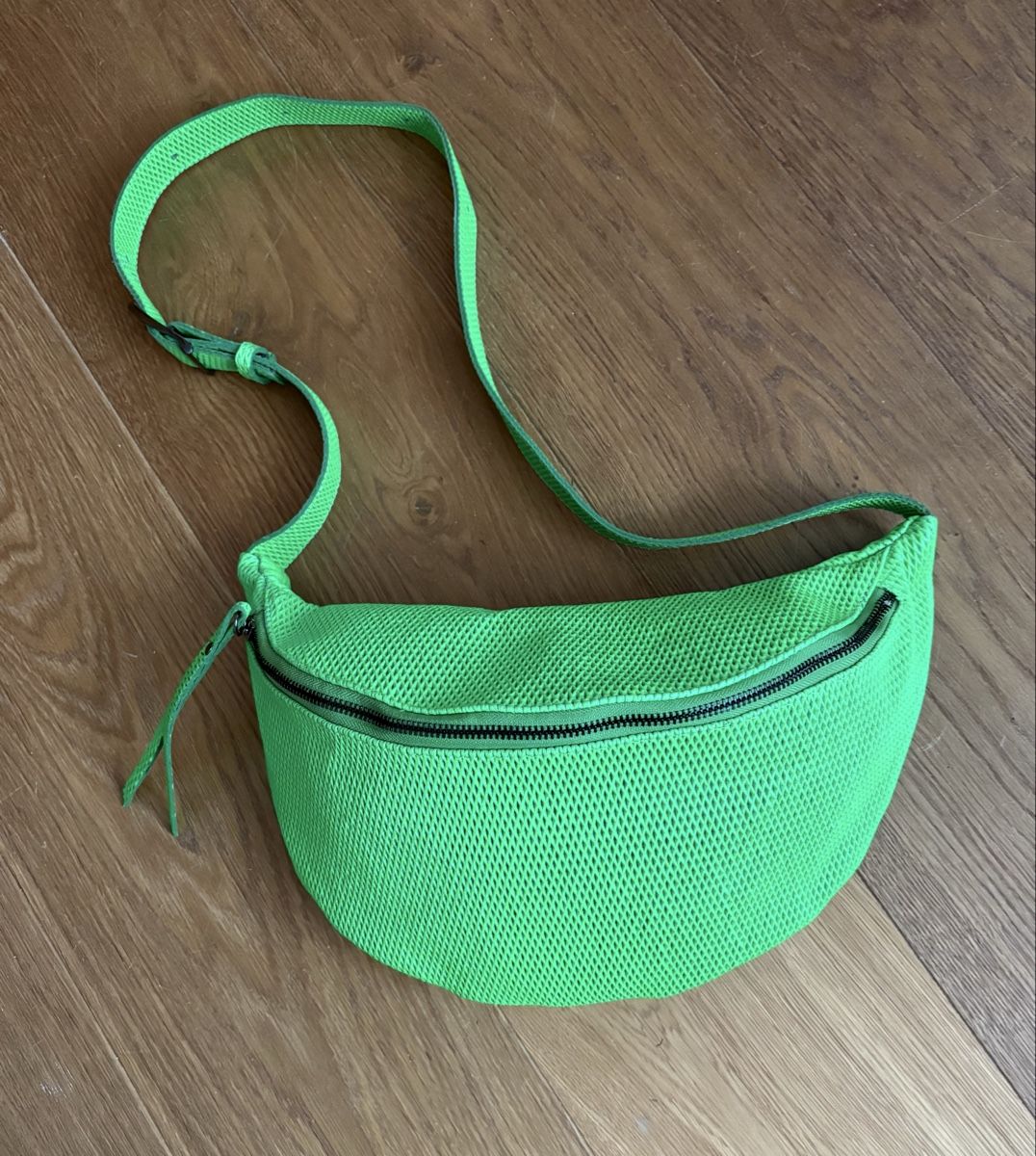 Taschen für Damen: Body Umhängetasche  – Neu (gemäss Beschreibung) aus Auslikon von Ruth.Adele