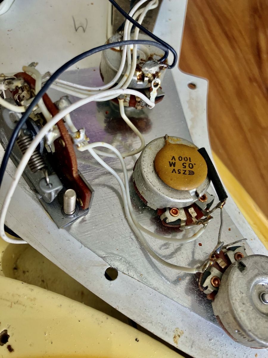Fender Strumenti musicali: Fender Stratocaster 1976 / 77 – Usato da Basel venduto da gstq 4