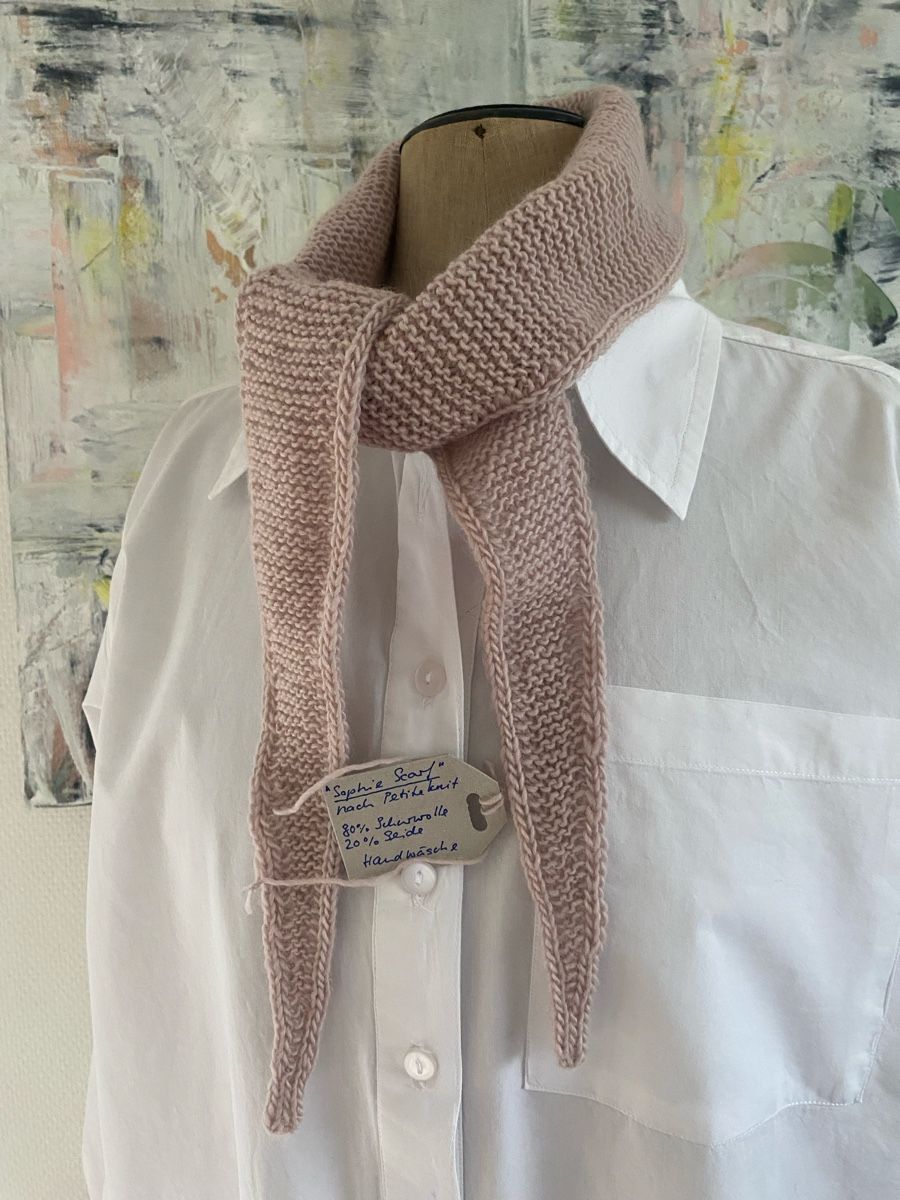 Foulards, Tücher & Schals: Sommeraktion - Sophie Scarf - handgestrickt- altrosa hell – Neu und originalverpackt aus Dübendorf von Montclair 1