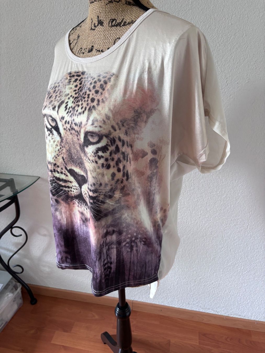 Blusen: Shirt, Leopard circa L – Gebraucht aus Balsthal von Uroby 1