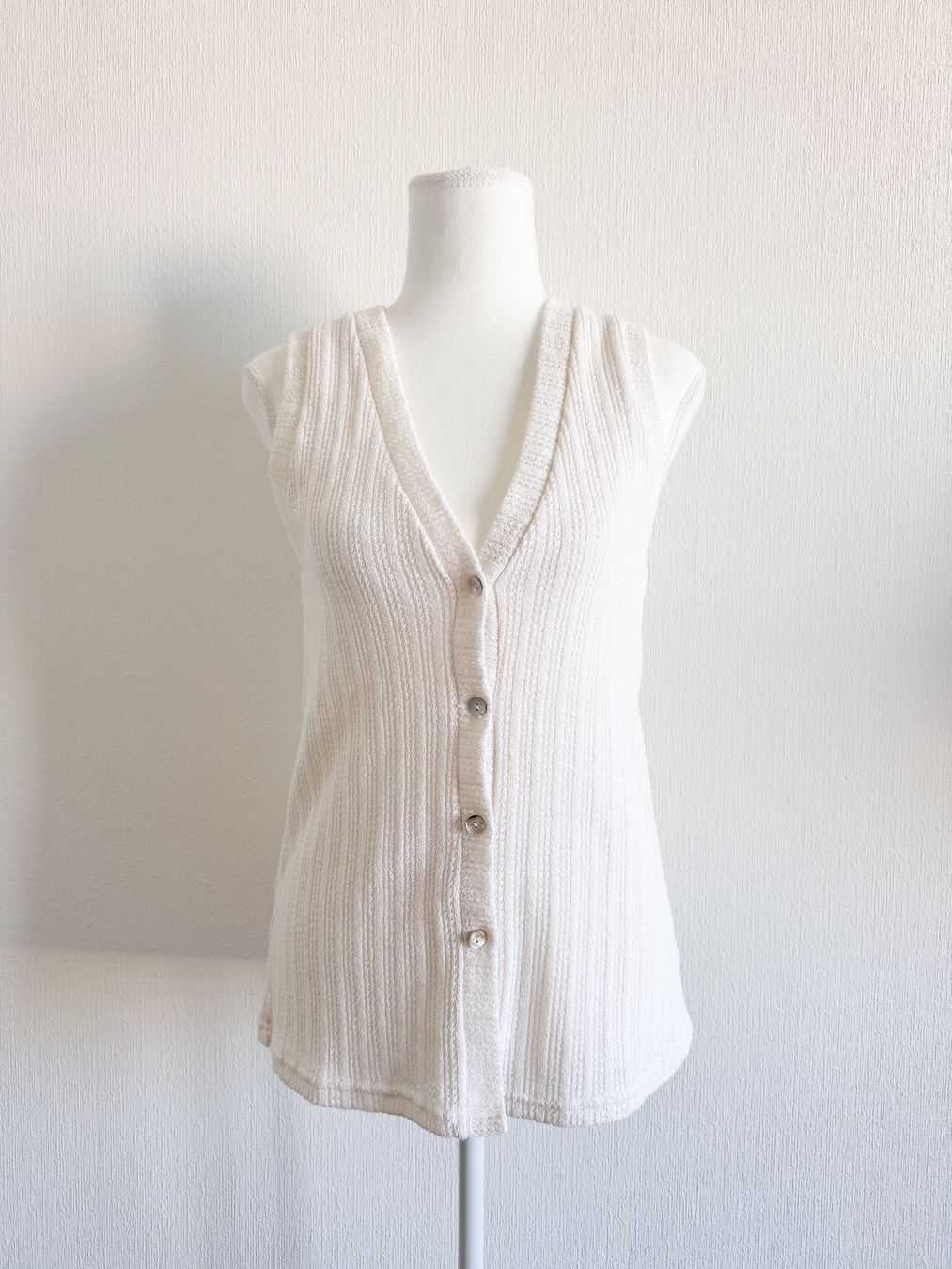 Gilets & Westen: Gilet en maille crème – Gebraucht aus Lausanne von Greenbyaudrey