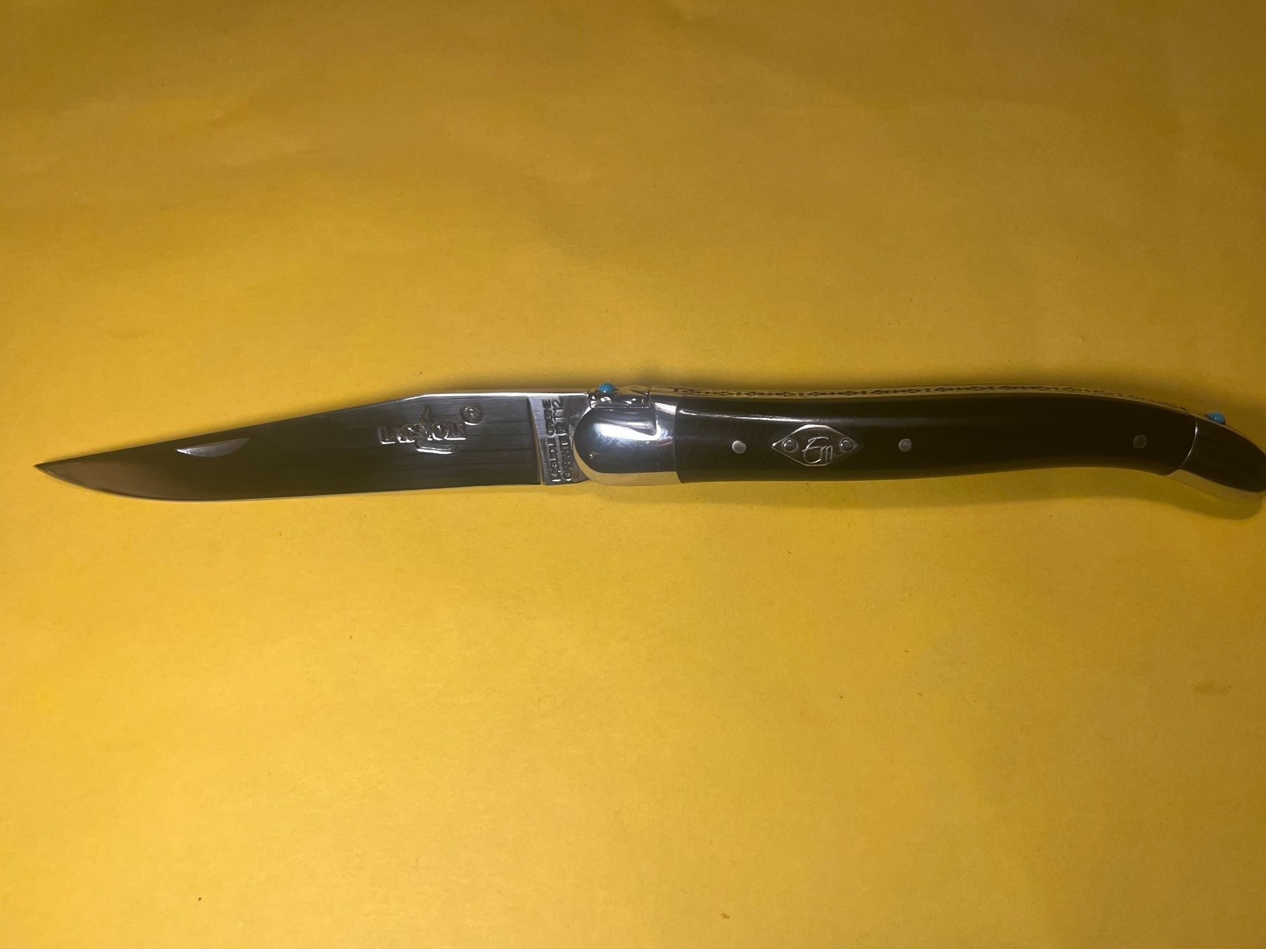 Laguiole Coltelli tascabile: Laguiole design Eddy Mitchell- 1996 – Nuovo e nell'imballaggio originale da La Croix-de-Rozon venduto da shadows750