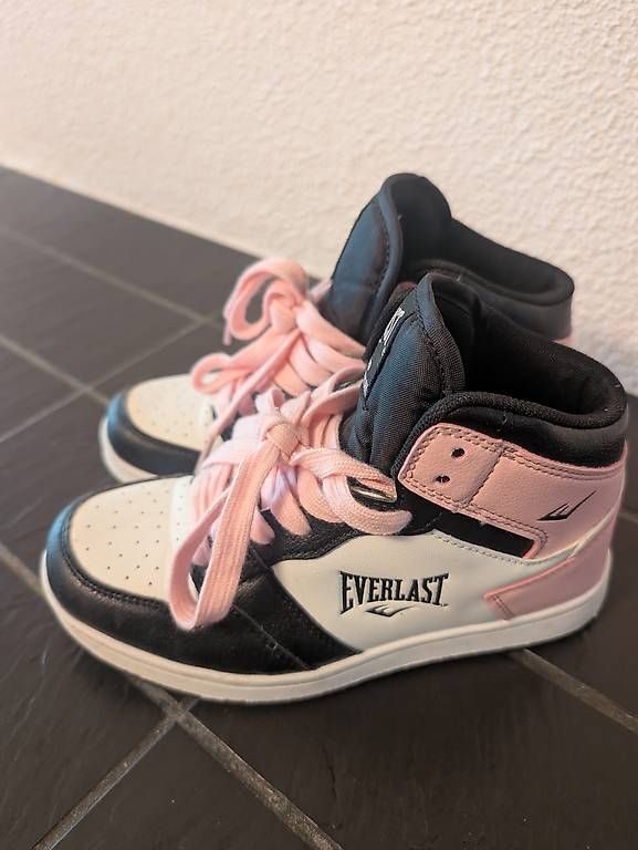 Schuhe für Jungen: Everlast Turnschuhe Grösse 33 – Gebraucht aus Effretikon von sar_x7yl