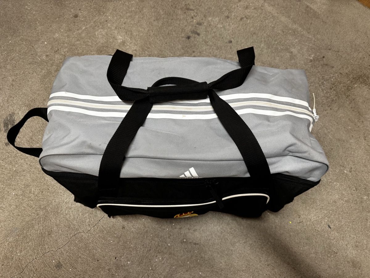 Adidas Borse: Adidas Sporttasche Real Madrid – Usato da Basel venduto da SanPedro999 1