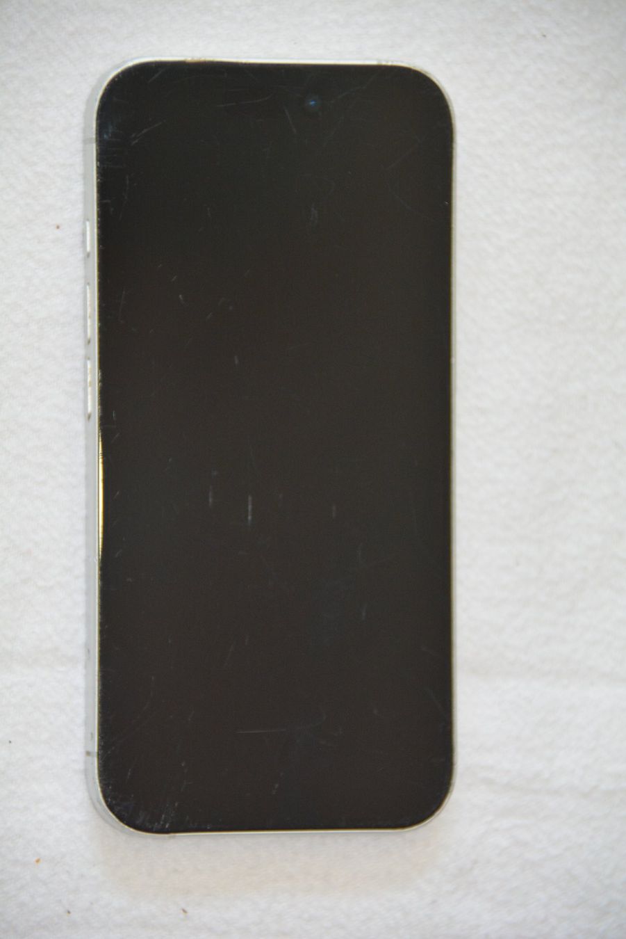 Apple Telefoni cellulari / Smartphones: Top: Iphone 16 128GB Weiss 479 Zyklen mit Backcoverschaden!! – Usato da Biel/Bienne venduto da Secondhand_Shop 3