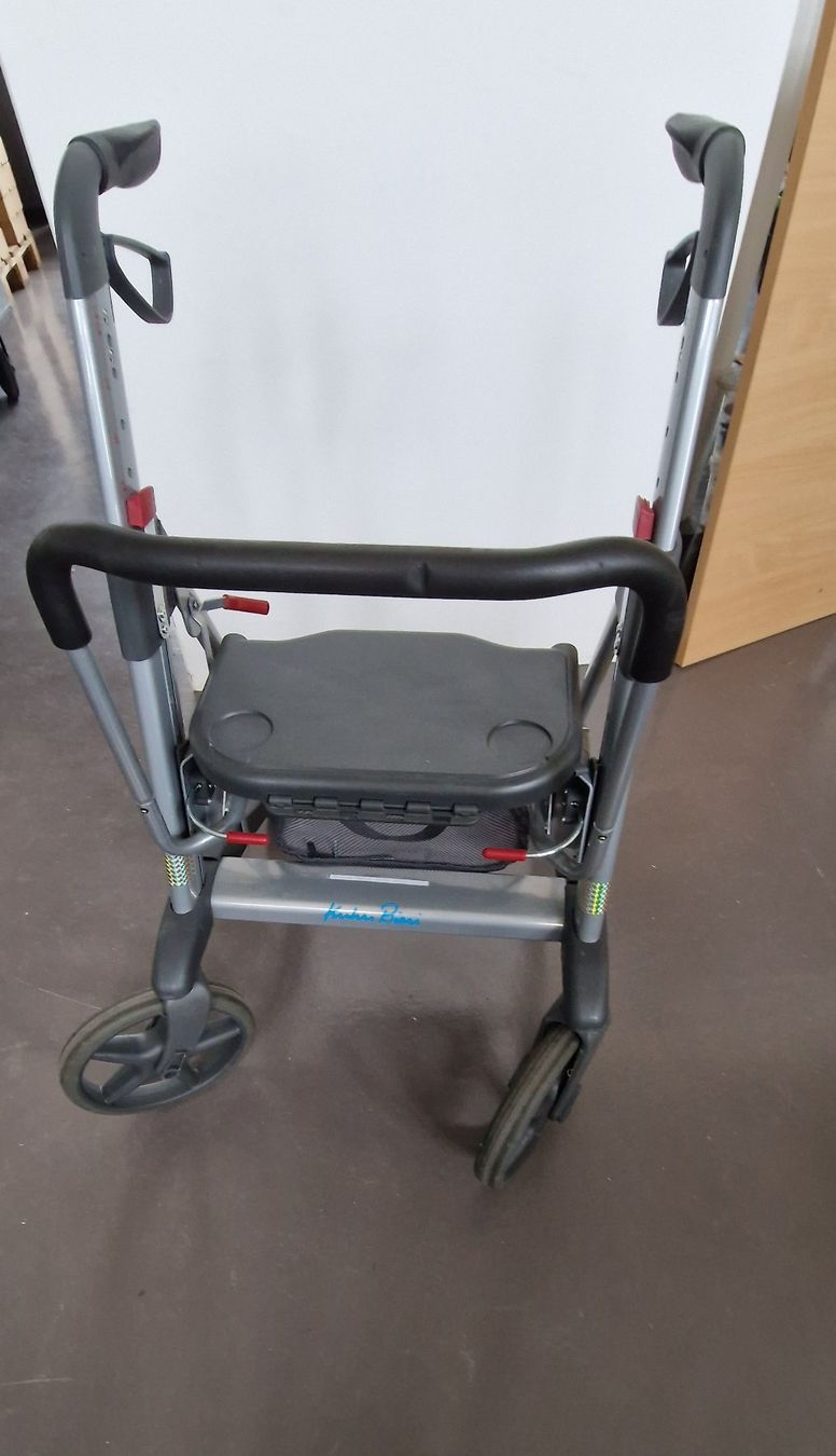 Ausili per la deambulazione: Rollator Soft Stoff Schwarz Nr. 12 – Usato da Niederbipp venduto da Trude04