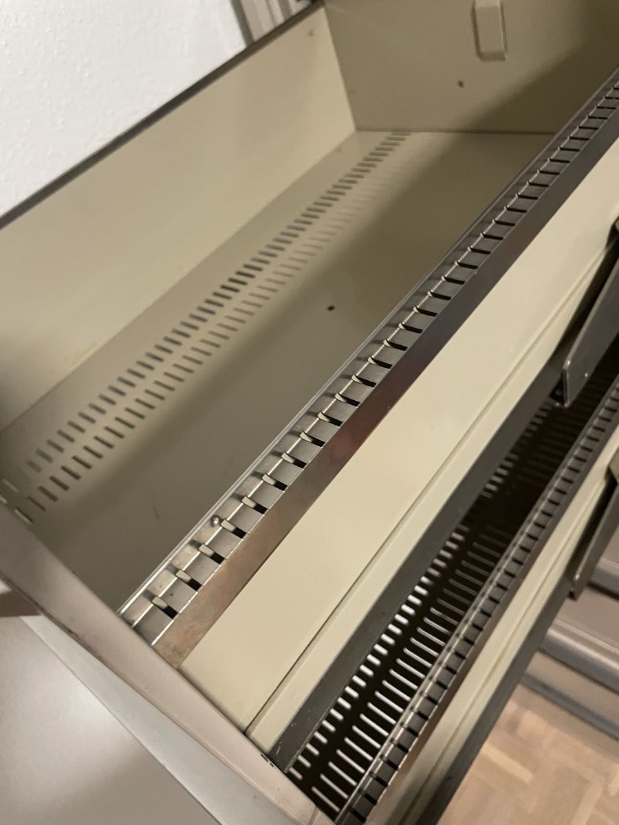 Bigla Kommoden: Meuble de bureau Bigla – Gebraucht aus Sion von aud_96b6 1