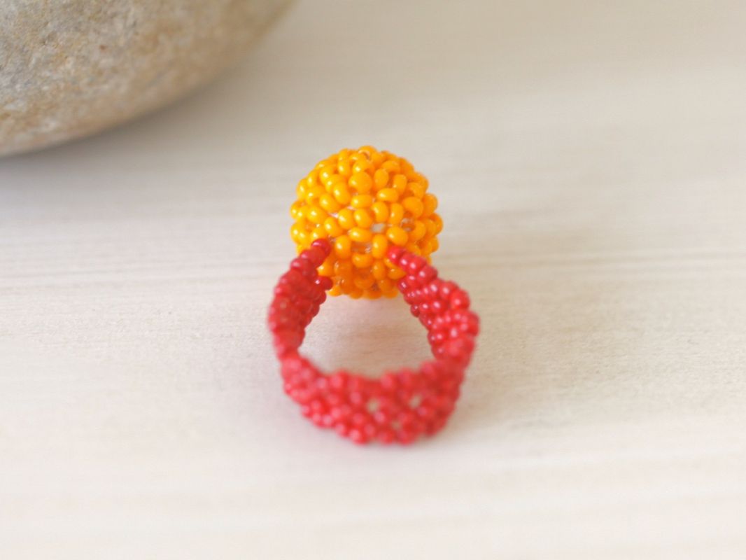 🟢 Bague pièce unique en perles / Ring mit Perlen NEU (Neuf avec ...