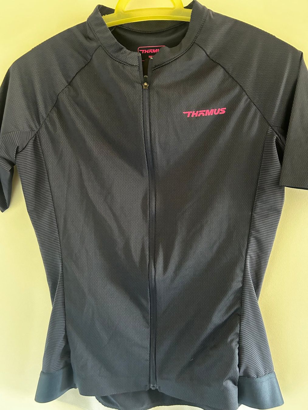 Thömus Leibchen & Hosen: Maillot Thömus – Neu (gemäss Beschreibung) aus Essertines-sur-Rolle von jp89