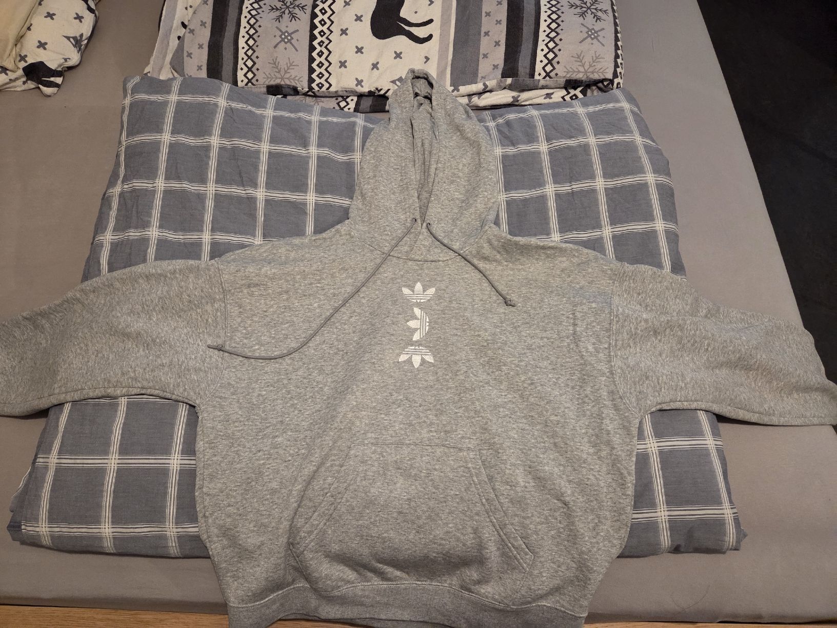 Adidas Maglioni & Felpe: Adidas Hoodie grau Grösse 34 – Usato da Bonstetten venduto da atiale