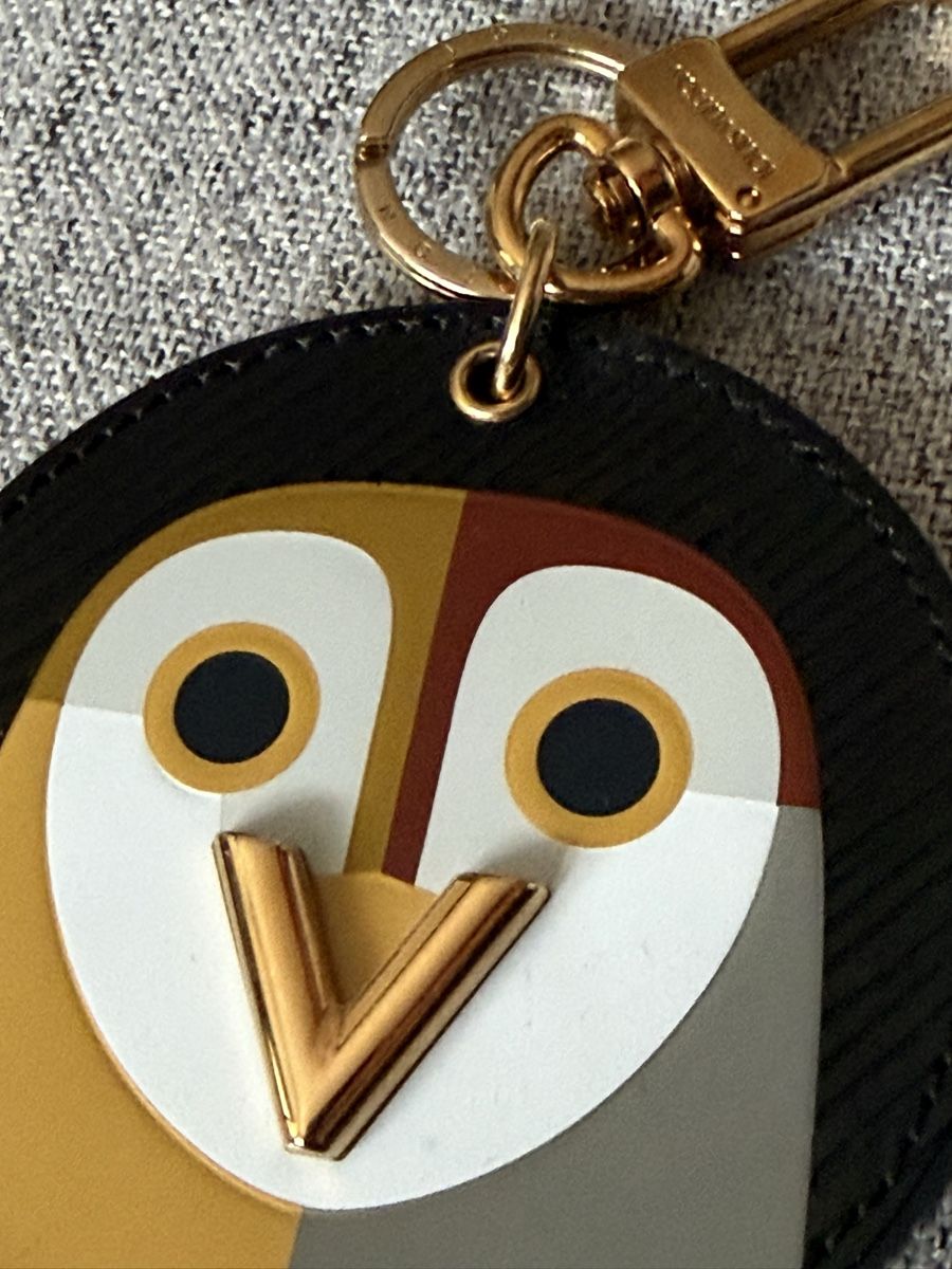 Louis Vuitton Portachiavi: Louis Vuitton Night Owl Bagcharm – Usato da Liestal venduto da Joslie_mc 1