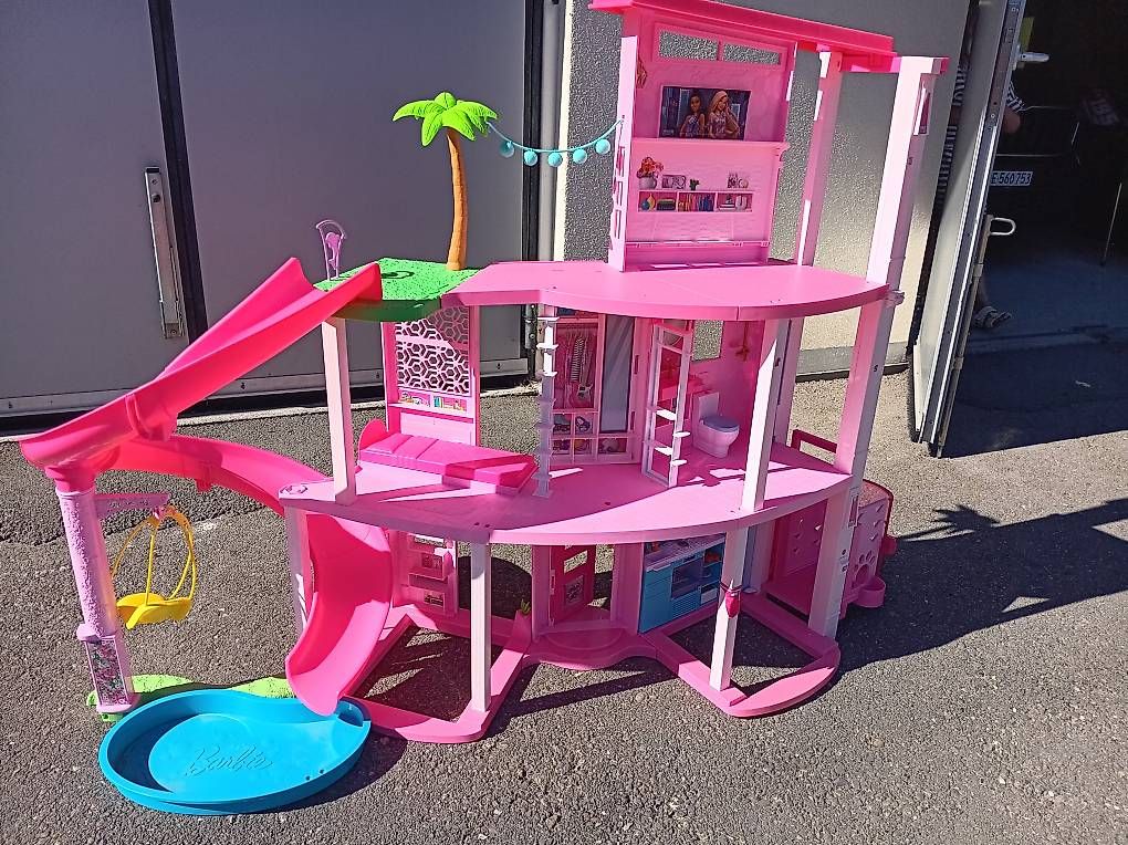 Puppenhäuser & -möbel: Barbiehaus mit lift – Gebraucht aus Forst von Regula92 2