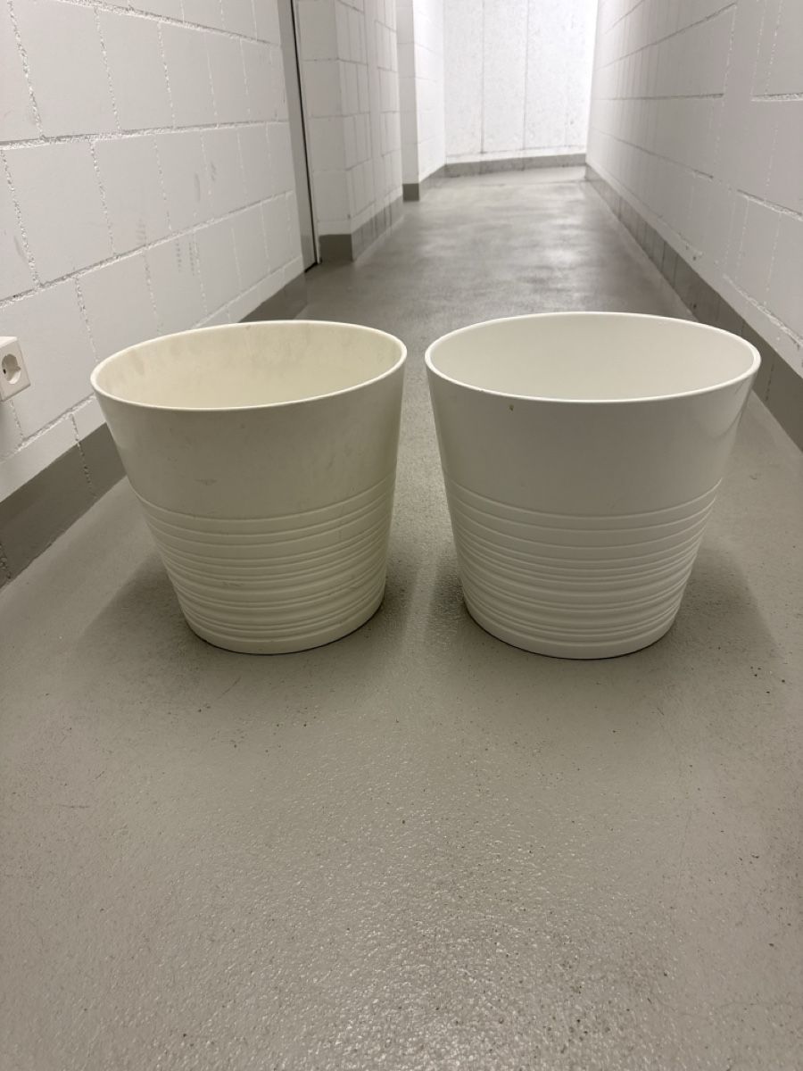 Ikea Blumentöpfe: 2 Stück Blumentöpfe, Top Zustand, Durchmesser 36 cm – Gebraucht aus Bad Ragaz von sim_k52b